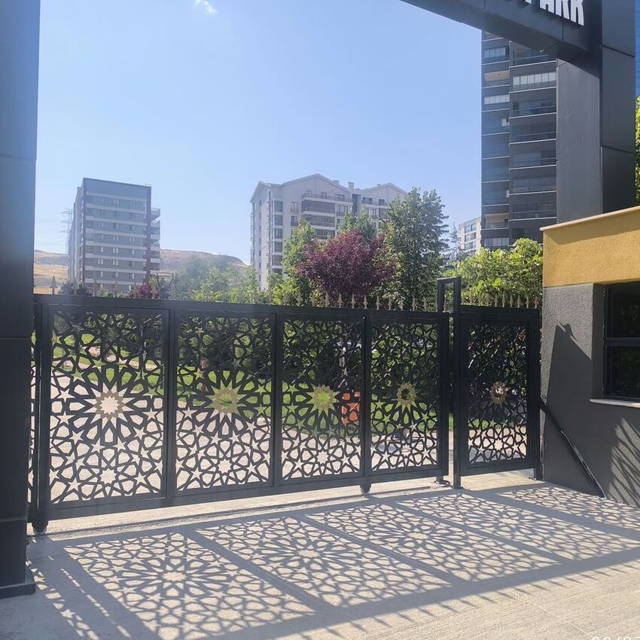 Lazer kesim desenli kapı ve korkuluk
