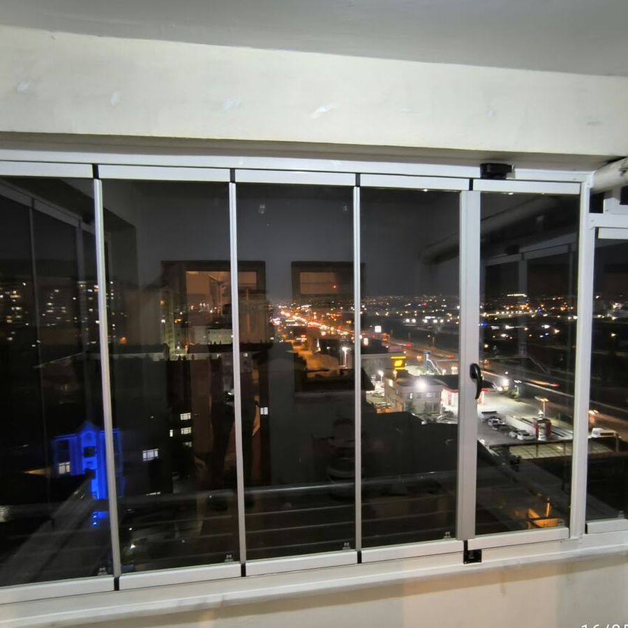Köşe cam balkon
