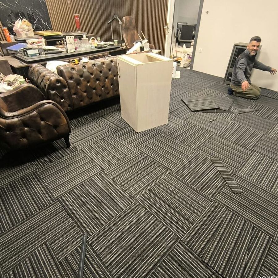 Ofis zemininde halı kaplama