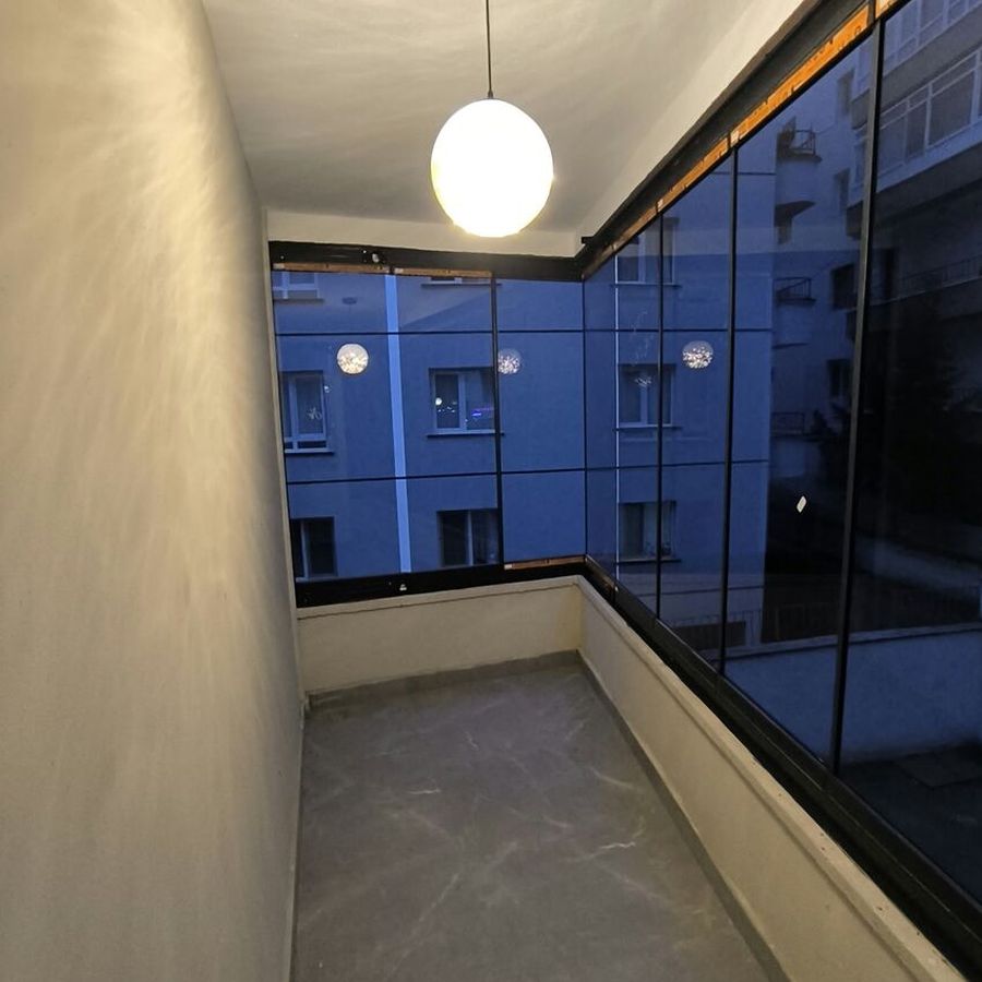 Kapalı cam balkon